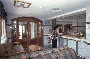 The New Tower Palace מלון