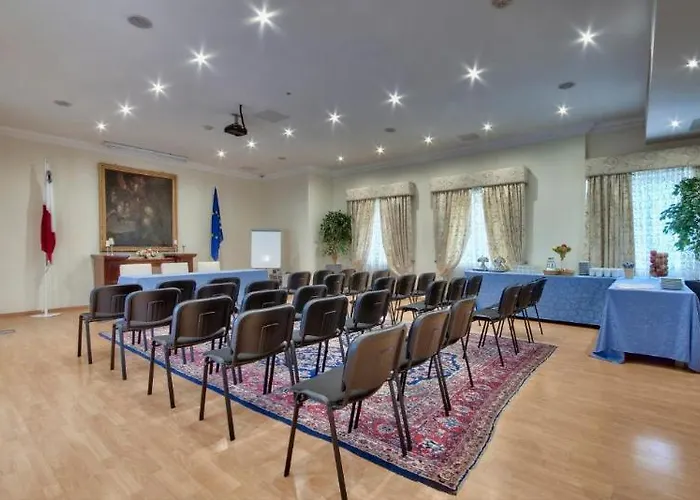 The New Tower Palace מלון 3*