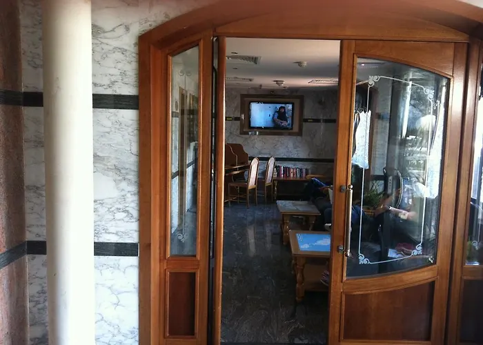 מלון The New Tower Palace סליאמה